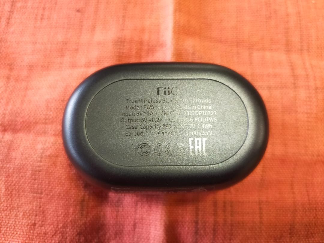 FIIO FW5 Bluetooth ワイヤレスイヤホン。