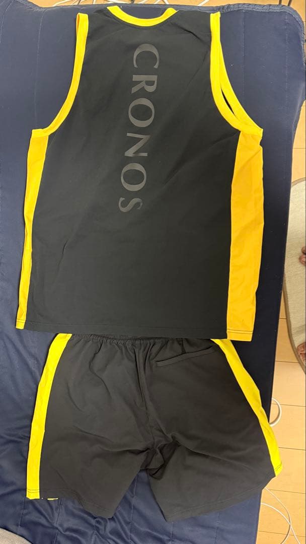 貴重　CRONOS トレーニングウエア　上下セットで　Lサイズ　人気のイエロー