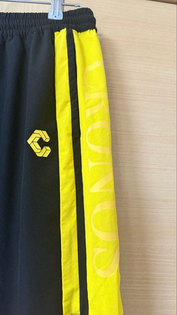 貴重　CRONOS トレーニングウエア　上下セットで　Lサイズ　人気のイエロー