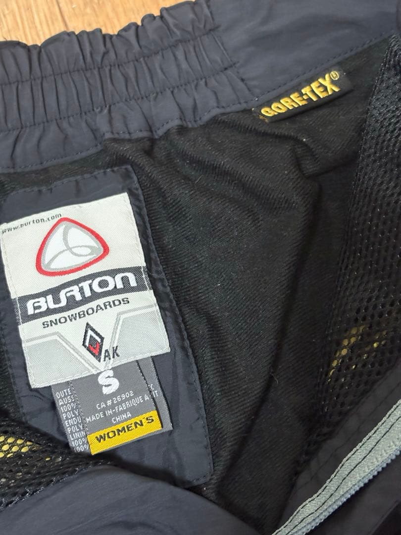 BURTON AK GORE-TEX Sサイズ　黒スノーウェア　パンツ