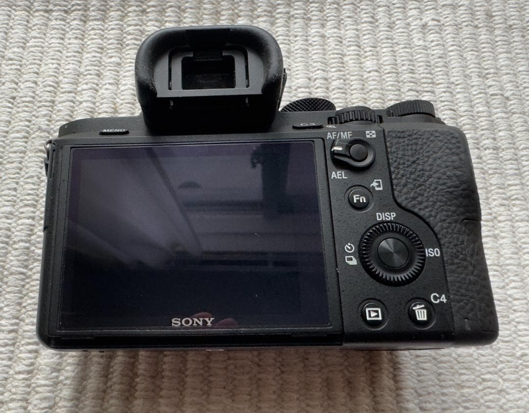 SONY α7 II ミラーレス一眼カメラ本体(充電器＆予備バッテリー付き)
