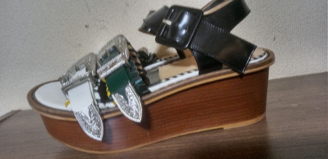 TOGA PULLAサンダル