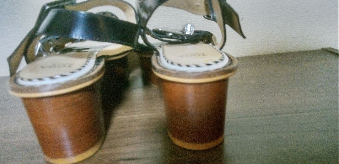 TOGA PULLAサンダル