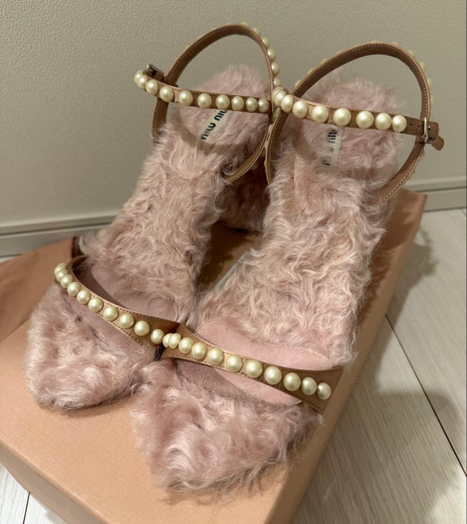 miu miu ファー＆パールサンダル