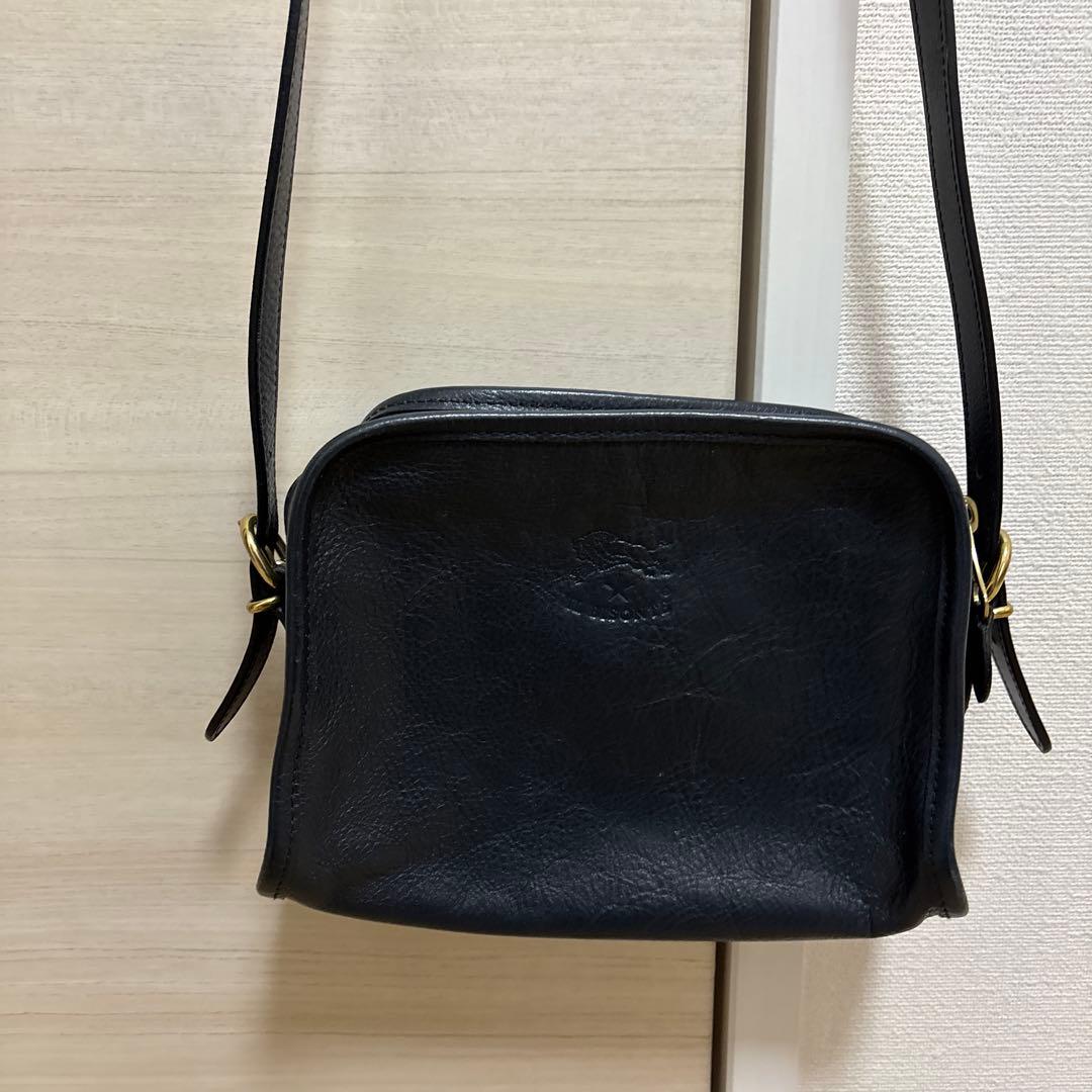 IL BISONTE ネイビー レザー ショルダーバッグ