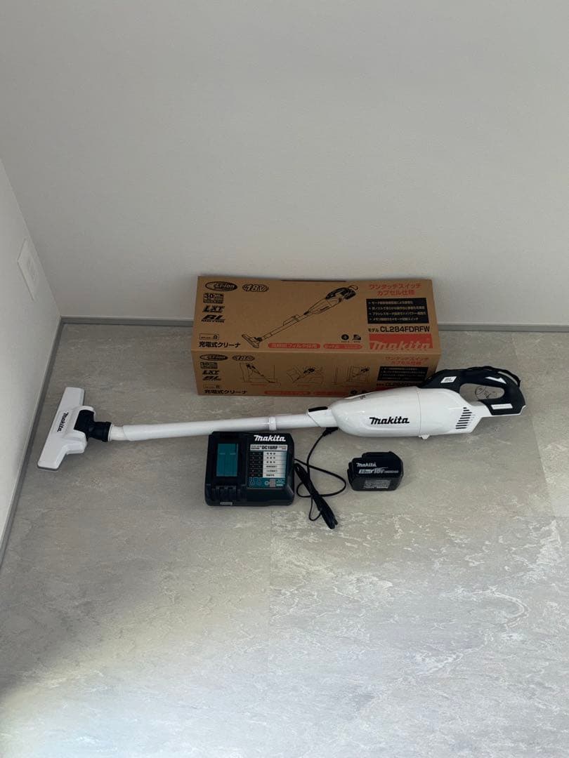 マキタ　充電式クリーナー　CL284FDRFW 掃除機