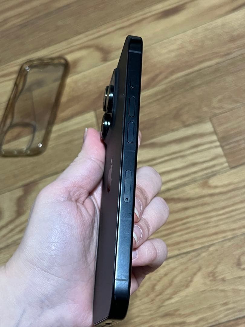 iPhone 16 Pro 256GB ブラックチタニウム SIMフリー【美品】