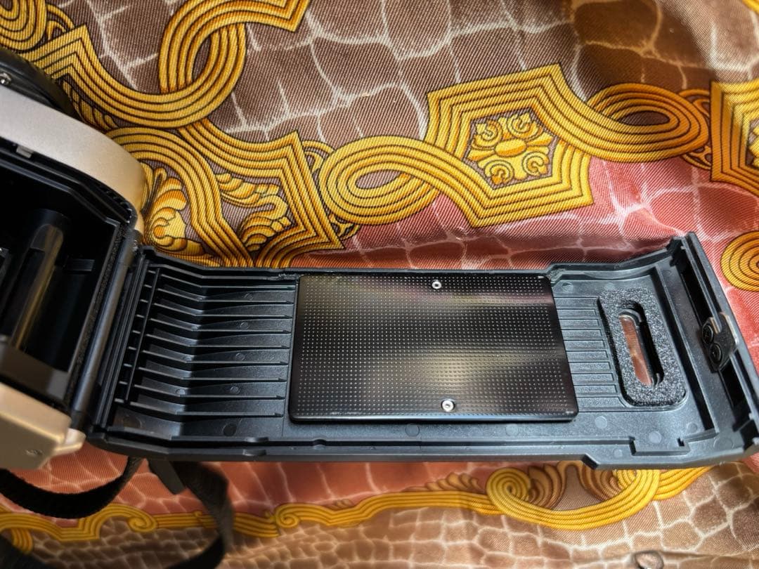 早い者勝8日、月曜日のみ価格Nikon FE10 35-70mmレンズ完動美品