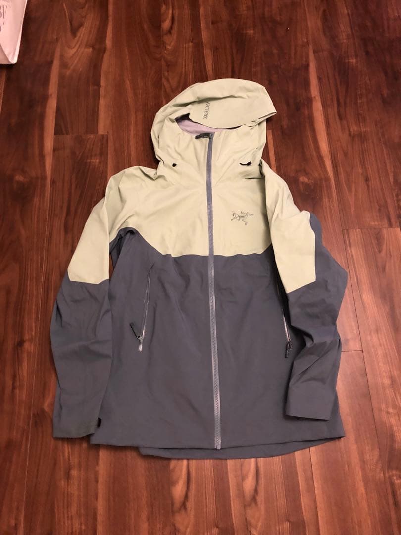 アークテリクス　レディース　M (男性S) スキー　スノボ　ジャケット