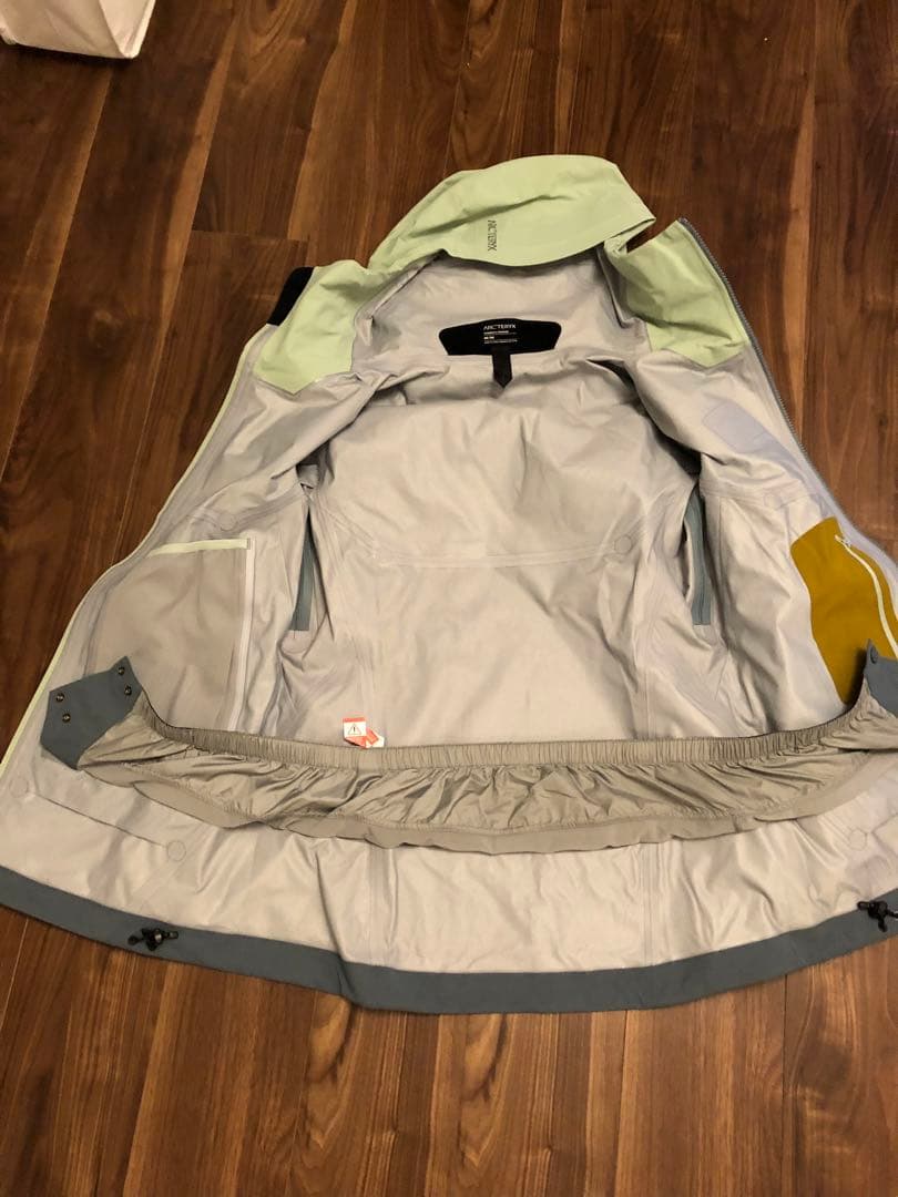 アークテリクス　レディース　M (男性S) スキー　スノボ　ジャケット