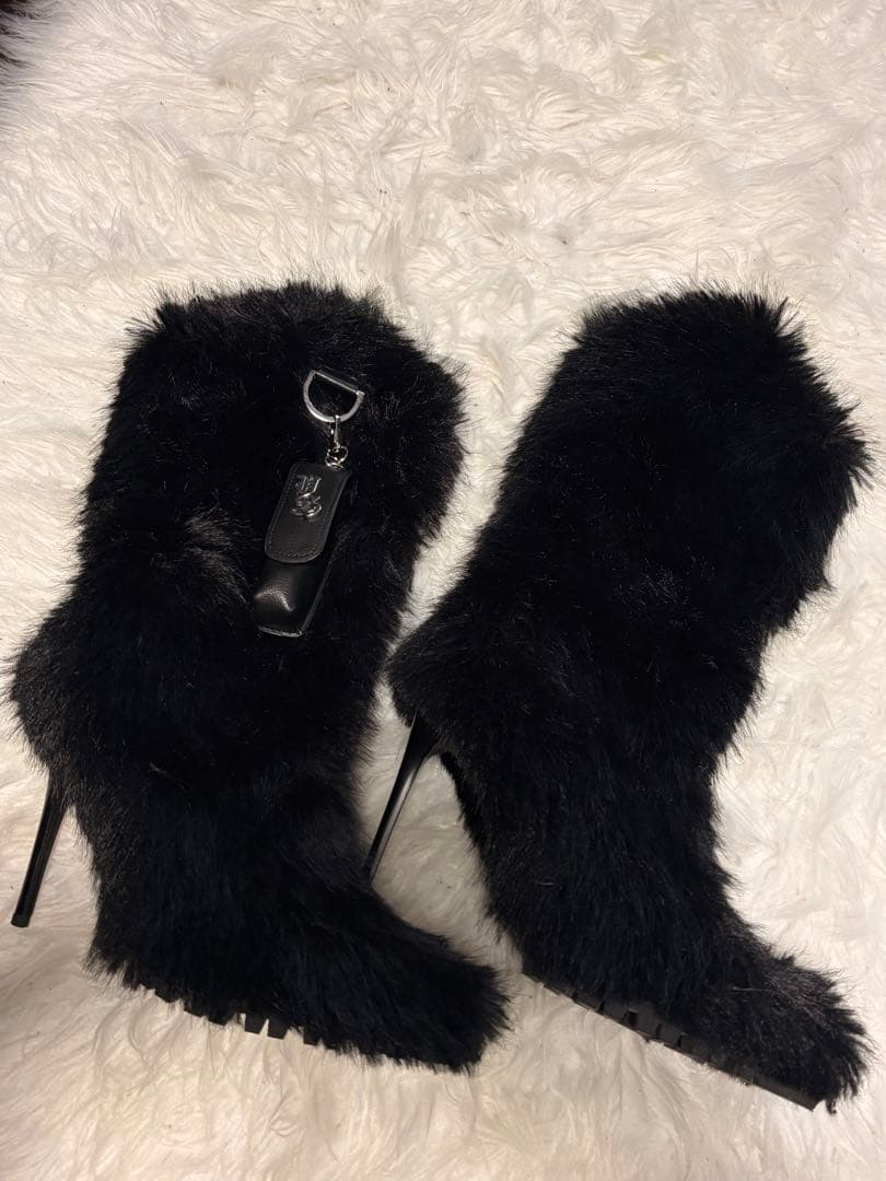 ぺ*ず様 YELLO BLAQUEE SHORT BOOTS ブラック ファーブ