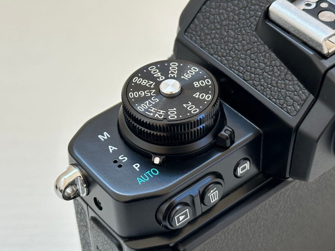 【超美品】Nikon Zfcミラーレス一眼ブラック 16-50 VRレンズキット