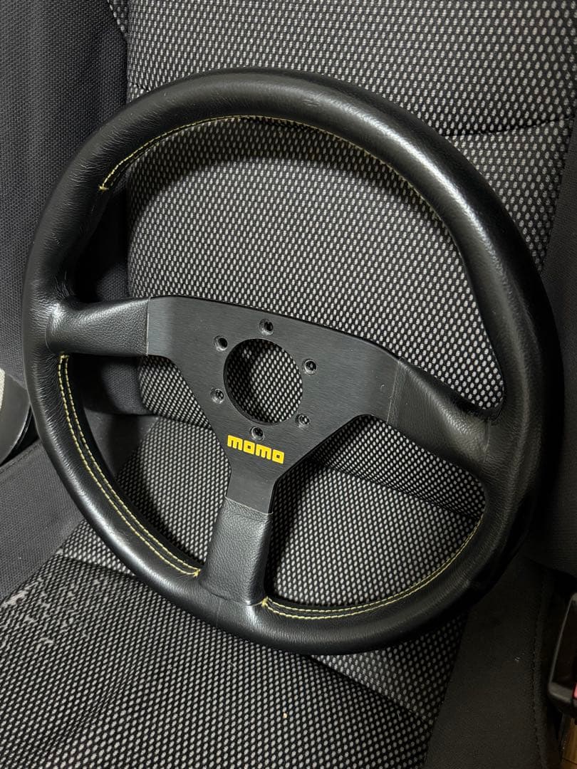 momo ステアリング 3スポーク 黒 V35