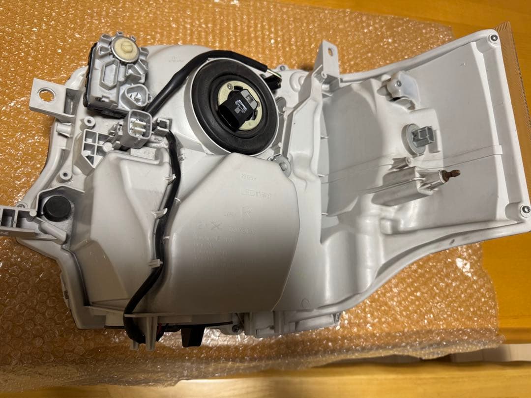 T工房様 ハイエース4型以降LED純正ヘッドライト