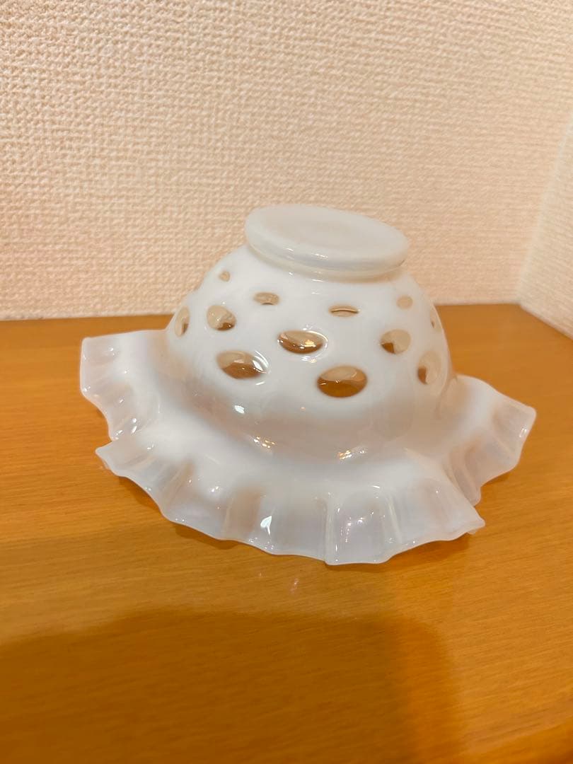 フェントン ミルクグラス フリルエッジボウル ホワイト　ドット