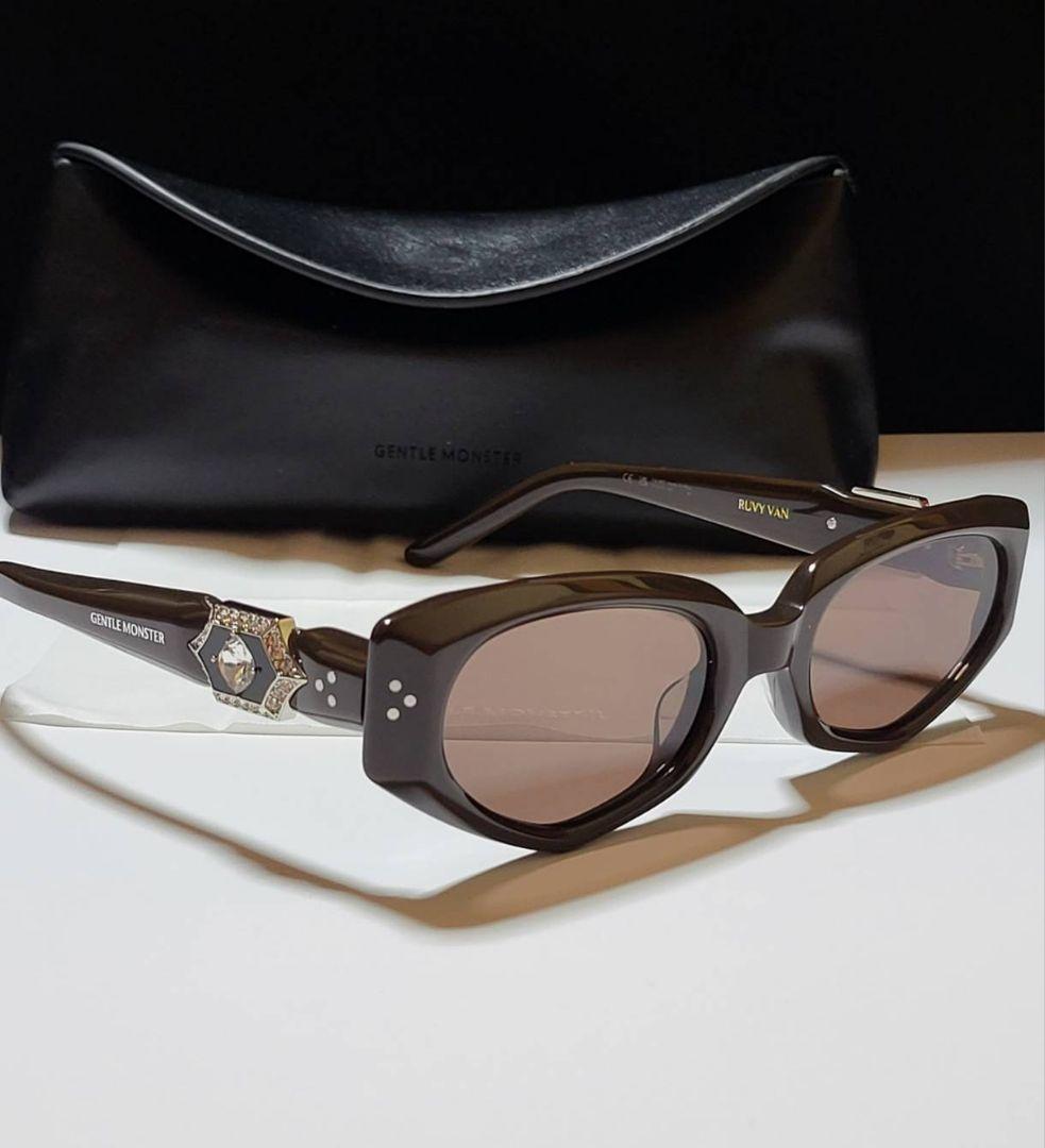 ◆GENTLE MONSTER◆ロゴ付き　サングラス　RUVY VAN　ケース付