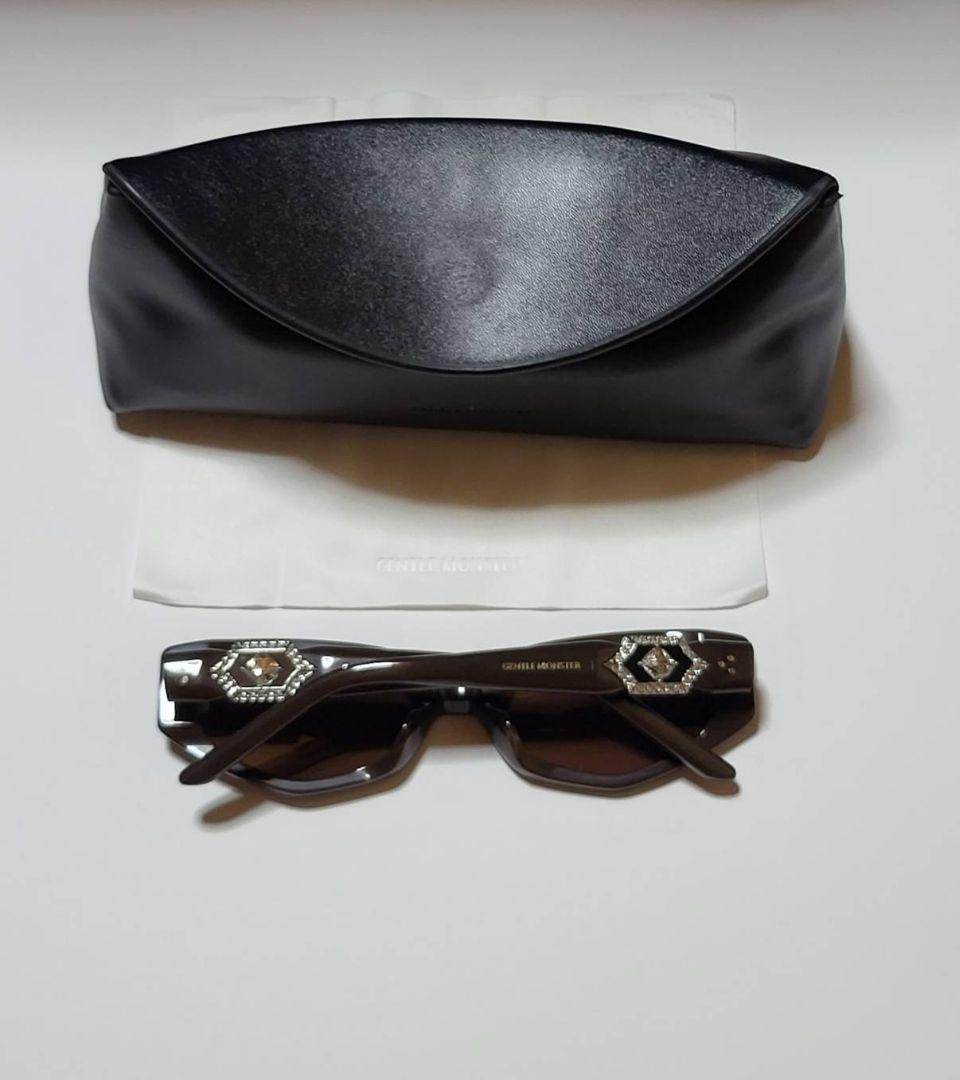 ◆GENTLE MONSTER◆ロゴ付き　サングラス　RUVY VAN　ケース付