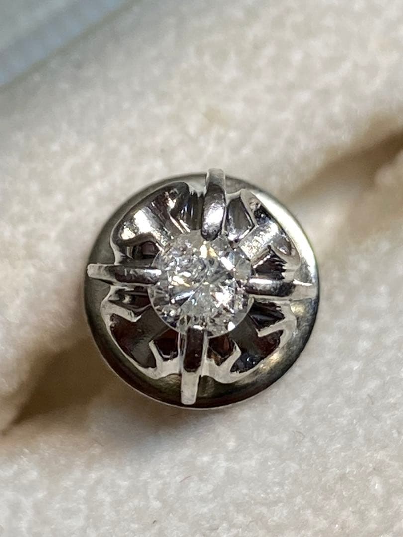 天然シングルダイヤモンド0.28カラット　プラチナタイタック　ピンバッジ