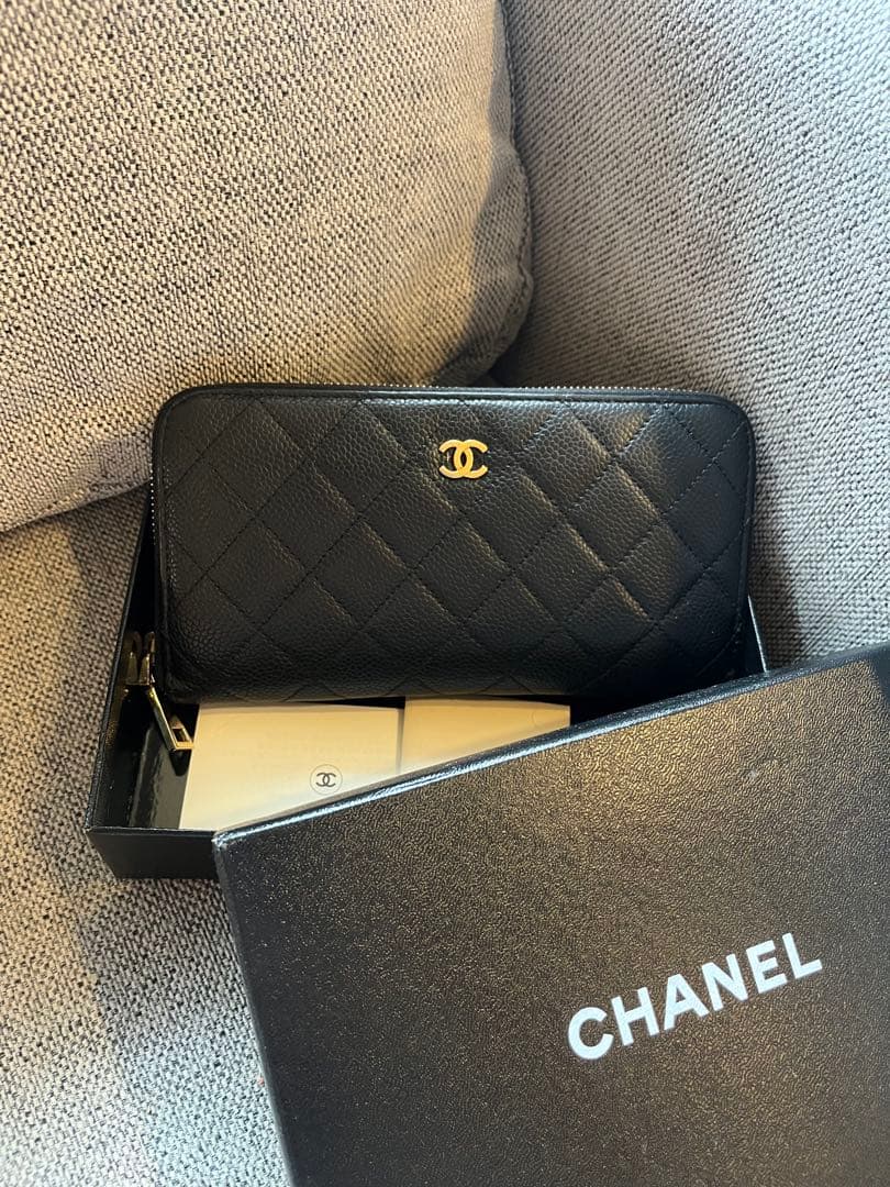 CHANEL キャビアスキン　ラウンドファスナー　ブラック キルティング 長財布