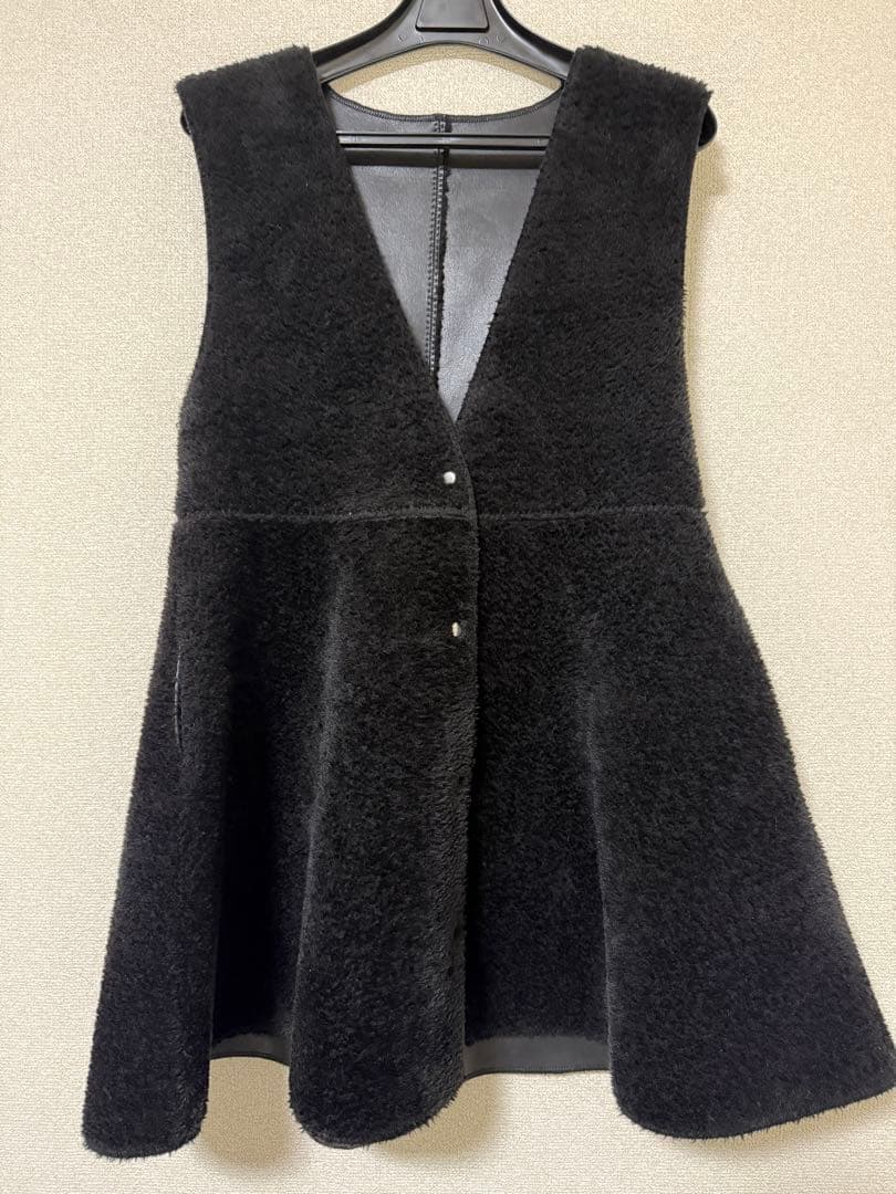 トップス BOA V NECK REVERSIBLE PEPLUM VEST