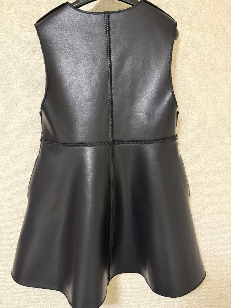 トップス BOA V NECK REVERSIBLE PEPLUM VEST