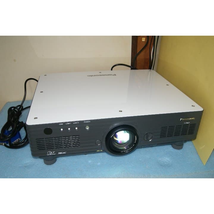 PANASONIC プロジェクター　TH-D5600 ランプ使用295時間