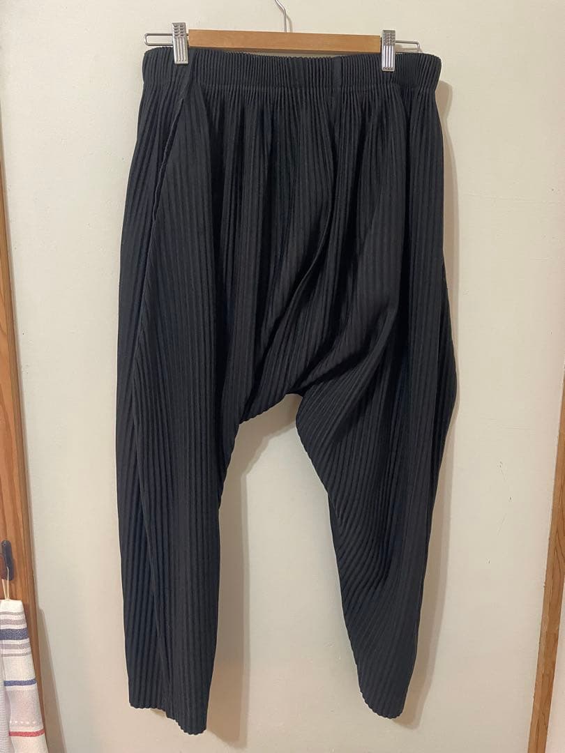 HOMME PLISSE ブラック サルエルパンツ　プリーツ