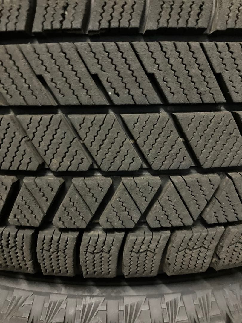 16インチ スタッドレスタイヤ セット　日産用ボルト付き　　引き取り限定