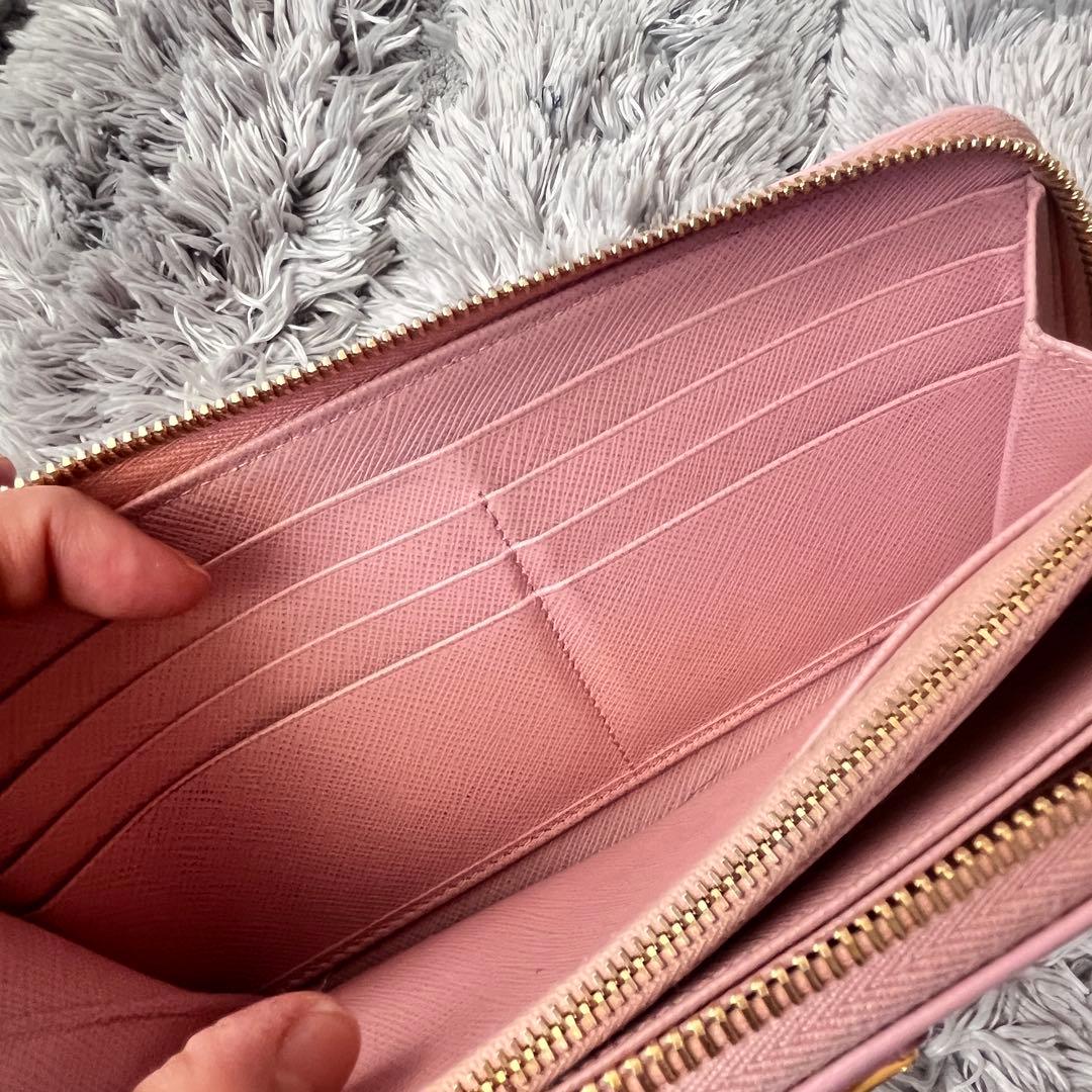 良品✨PRADA ピンク　三角ロゴ　サフィアーノ　ラウンドファスナー　長財布