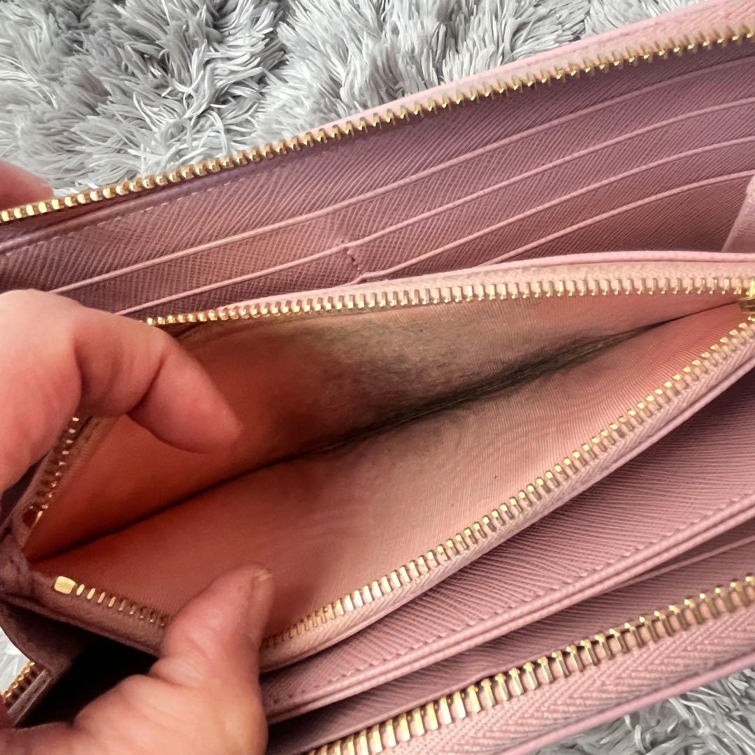 良品✨PRADA ピンク　三角ロゴ　サフィアーノ　ラウンドファスナー　長財布