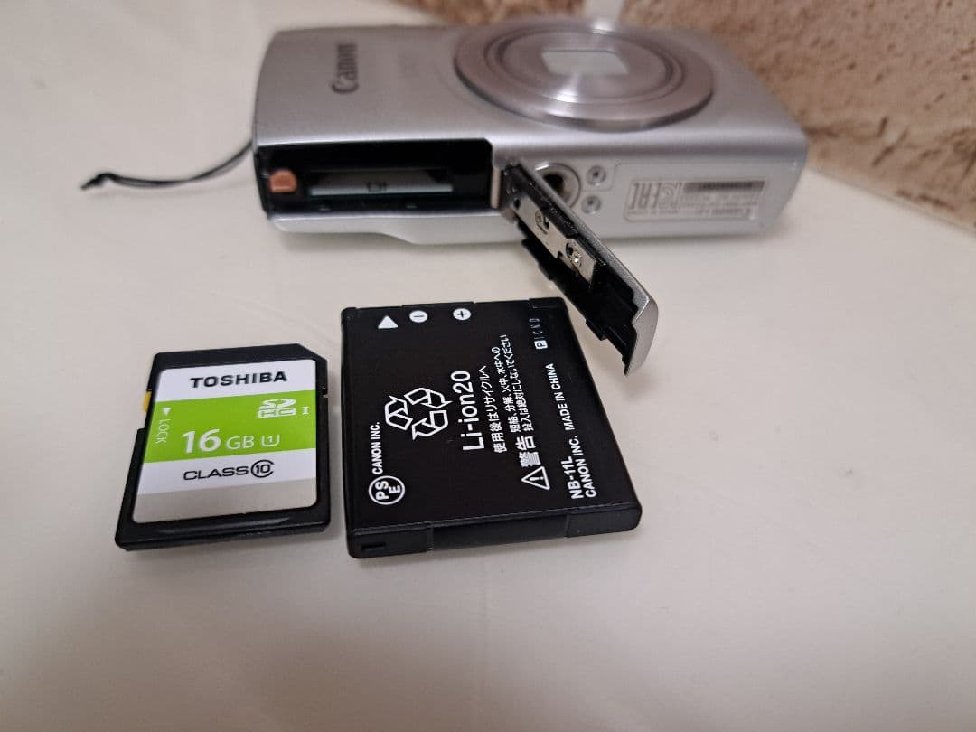 Canon コンパクトデジタルカメラIXY 200　メモリーカード16GB 付き