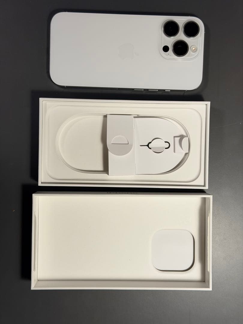 最終値下げ iPhone 16 pro 256GB ホワイトチタニウム