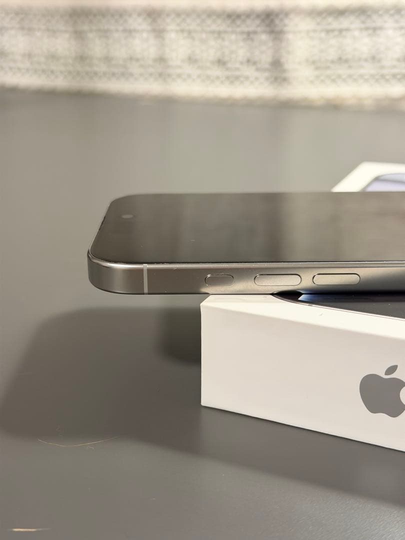 最終値下げ iPhone 16 pro 256GB ホワイトチタニウム