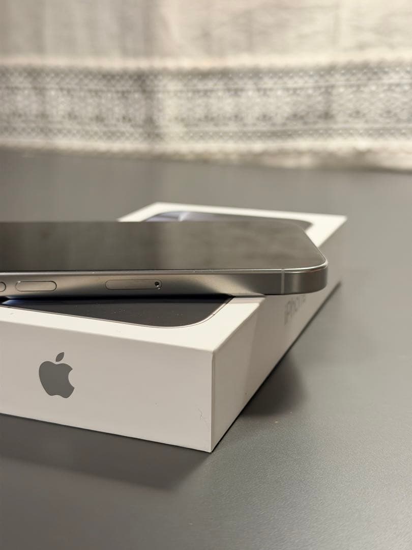 最終値下げ iPhone 16 pro 256GB ホワイトチタニウム