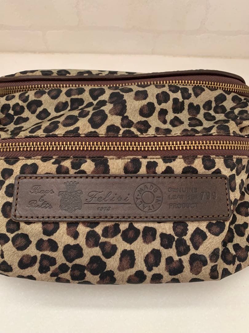 フェリージ　ボディバッグ