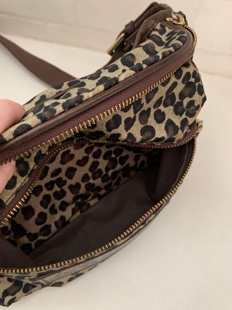 フェリージ　ボディバッグ