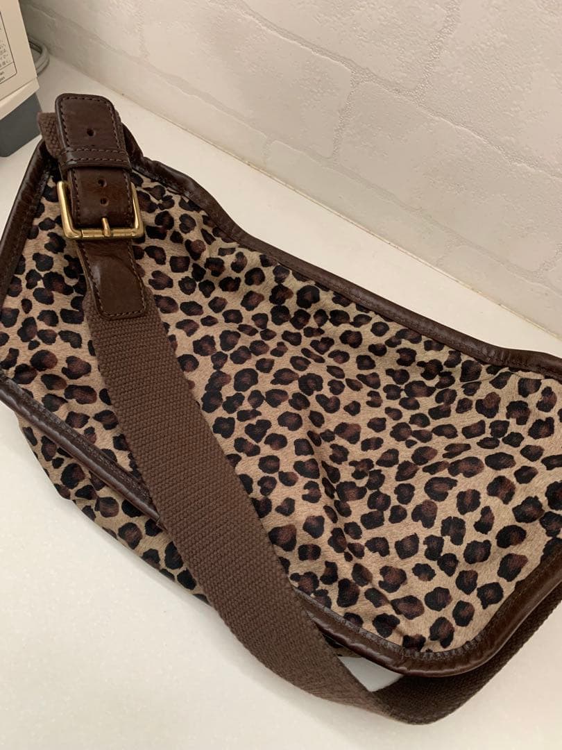 フェリージ　ボディバッグ