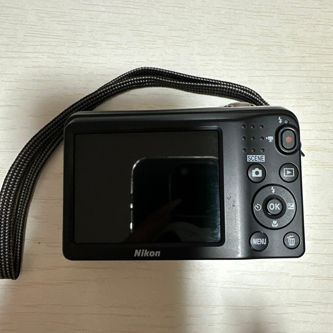 207 NIKON COOLPIX A10 シルバー　デジカメ