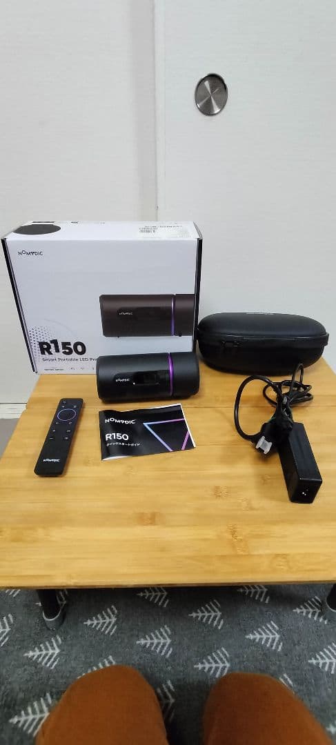 R150 プロジェクター 本体 + リモコン + 収納ケース　NOMADIC