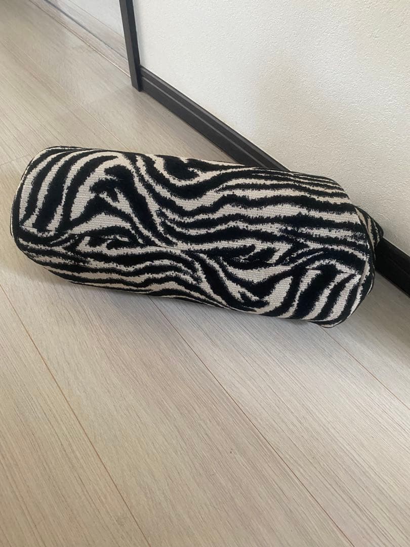 A VACATION PILLOW ZEBRA ピロー ゼブラ クラッチ