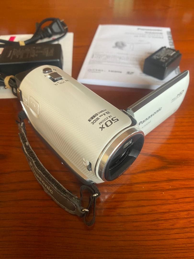 Panasonic HC-V300M かわいいホワイト ビデオカメラ