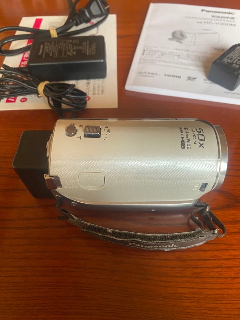 Panasonic HC-V300M かわいいホワイト ビデオカメラ