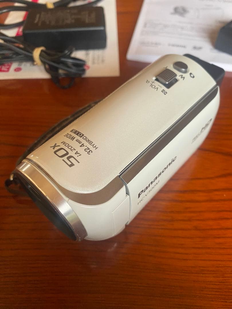 Panasonic HC-V300M かわいいホワイト ビデオカメラ