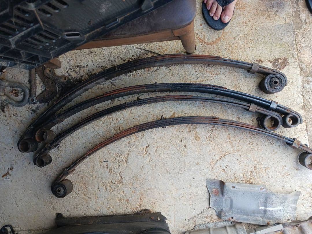 ジムニー　ja11　社外リーフスプリング