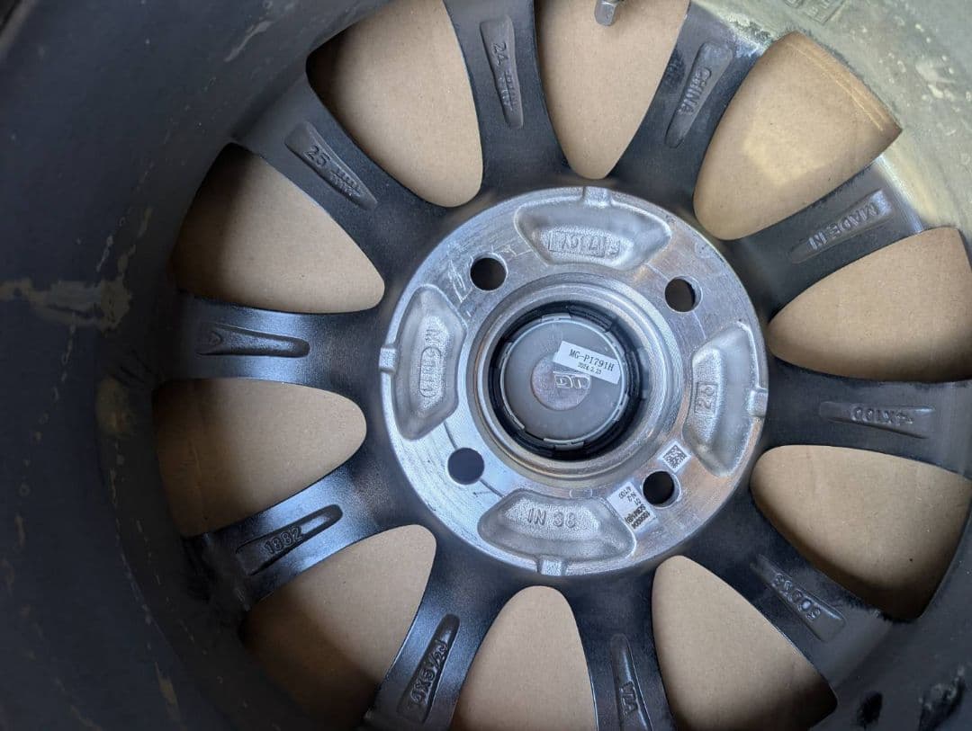 ルーミースタッドレスタイヤホイール付き