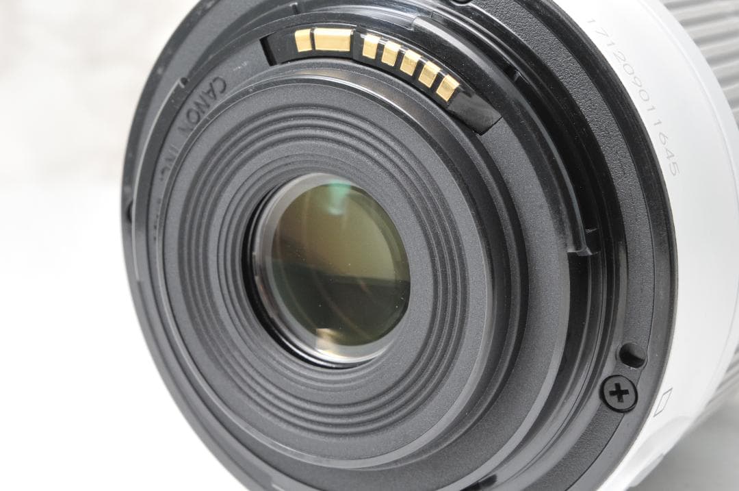 ショット数少なめ Canon EOS Kiss X7⭐️ホワイト スマホ転送