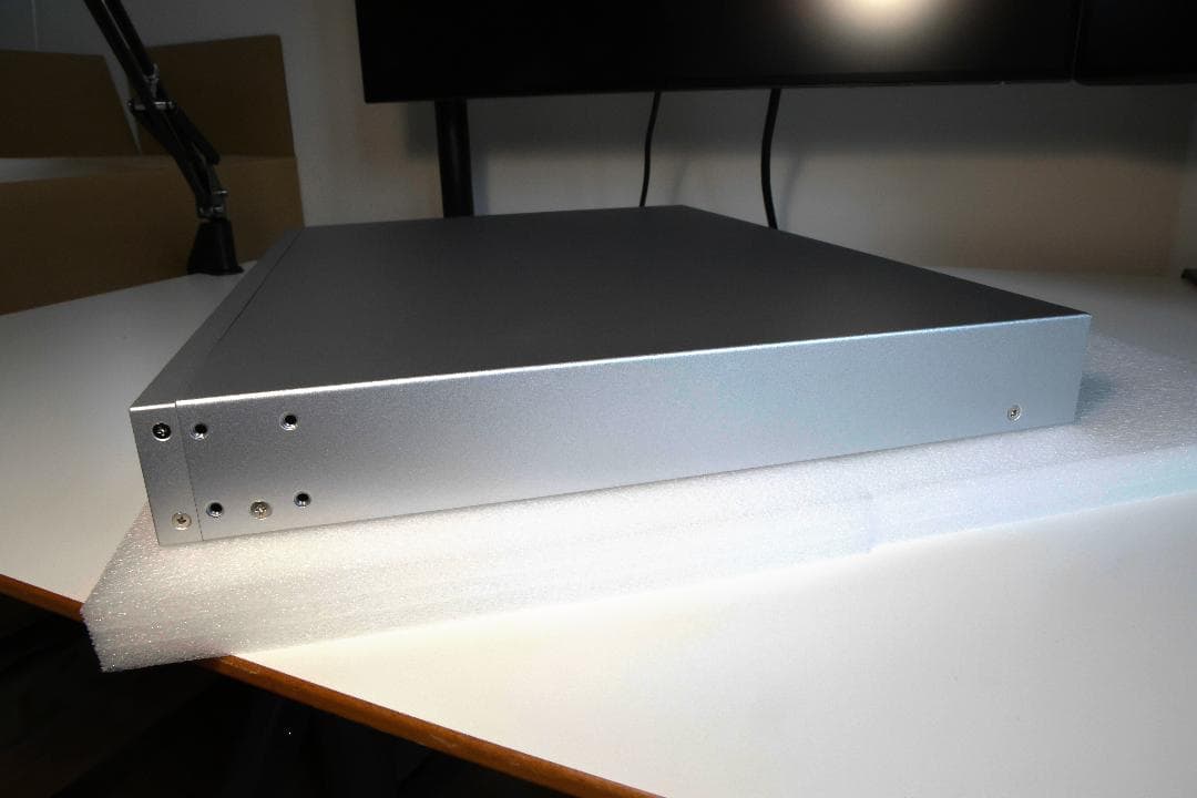 Ubiquiti UniFi スイッチ Enterprise 24 PoE