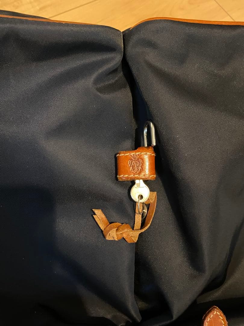 Felisi ネイビー バッグ　ソフトボストン