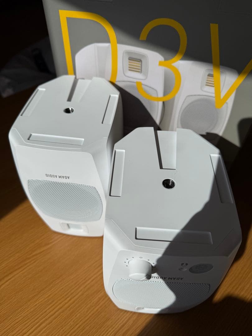 ADAM AUDIO D3V White モニタースピーカー