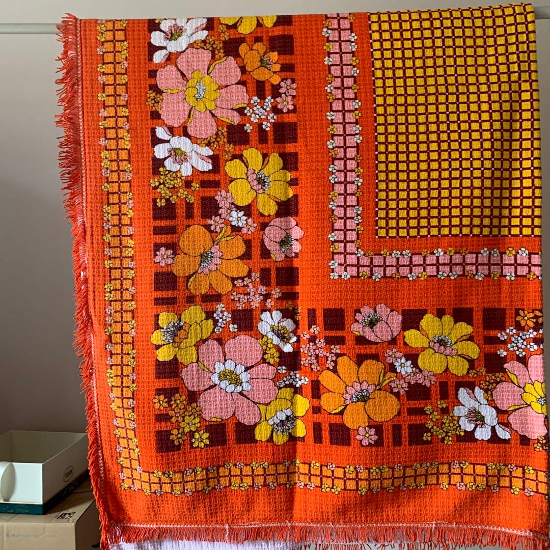 昭和レトロ　花柄オレンジラグ